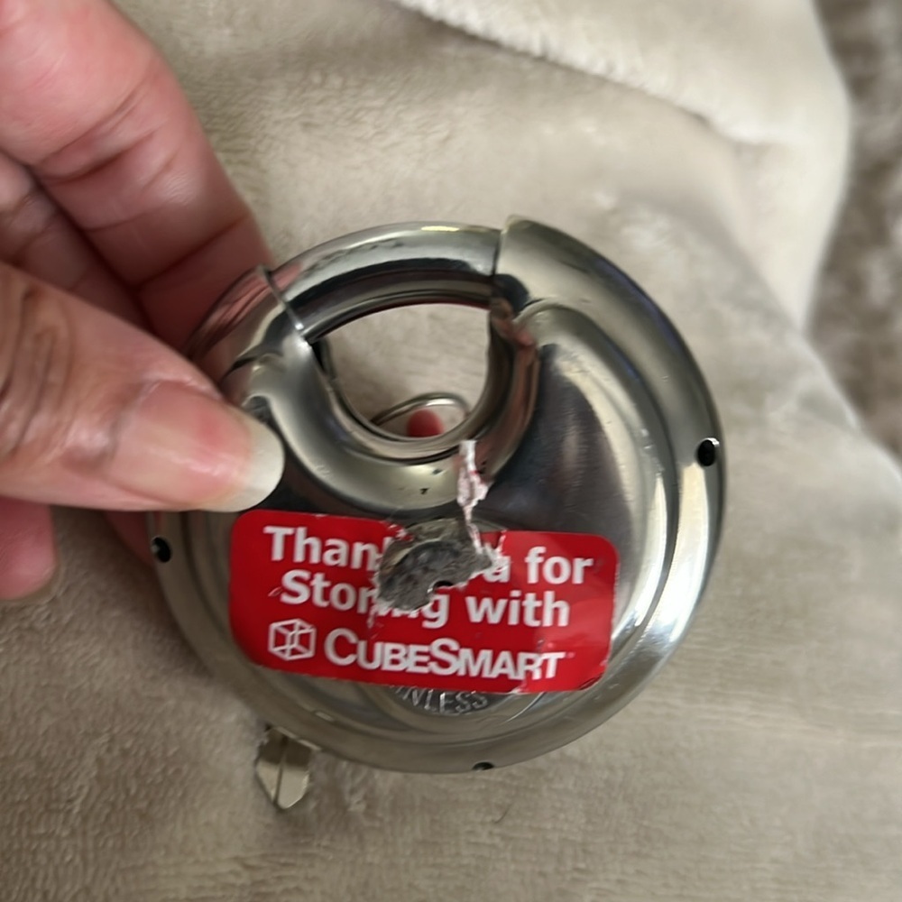HEAVY DUTY CUBESMART Lock and 2 KEYS for Storage Units - Picture 2 of 3